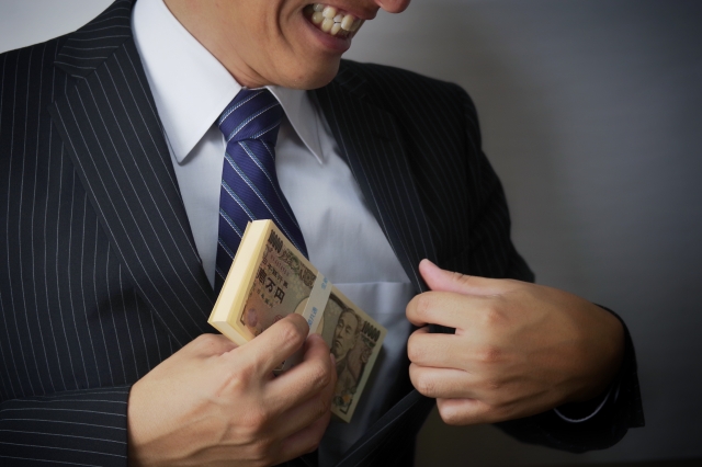 闇金業者は懐にお金を入れる。都城市の闇金被害の相談は弁護士や司法書士に無料でできます